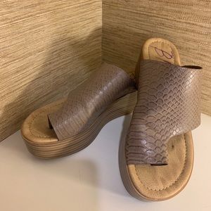 Faux Leather Platform Sandals- Reptile Print